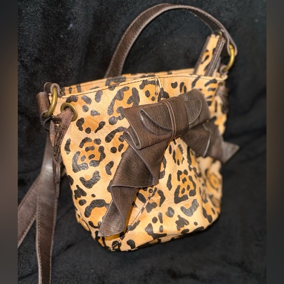 Jessica Simpson cross body leopard print Bucket bag! - Picture 3 of 11